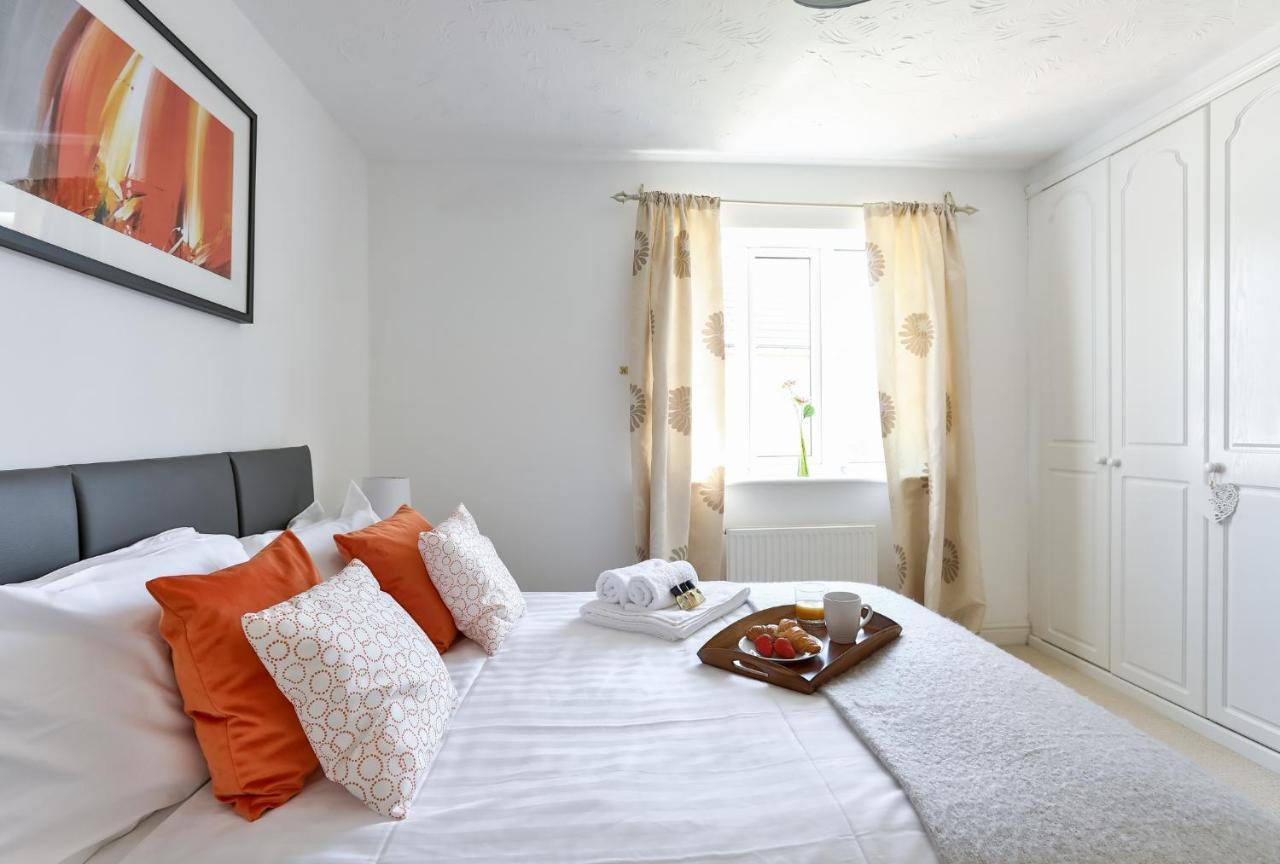 Kvm - Highclere House For Large Groups With Parking By Kvm Stays Hampton Экстерьер фото