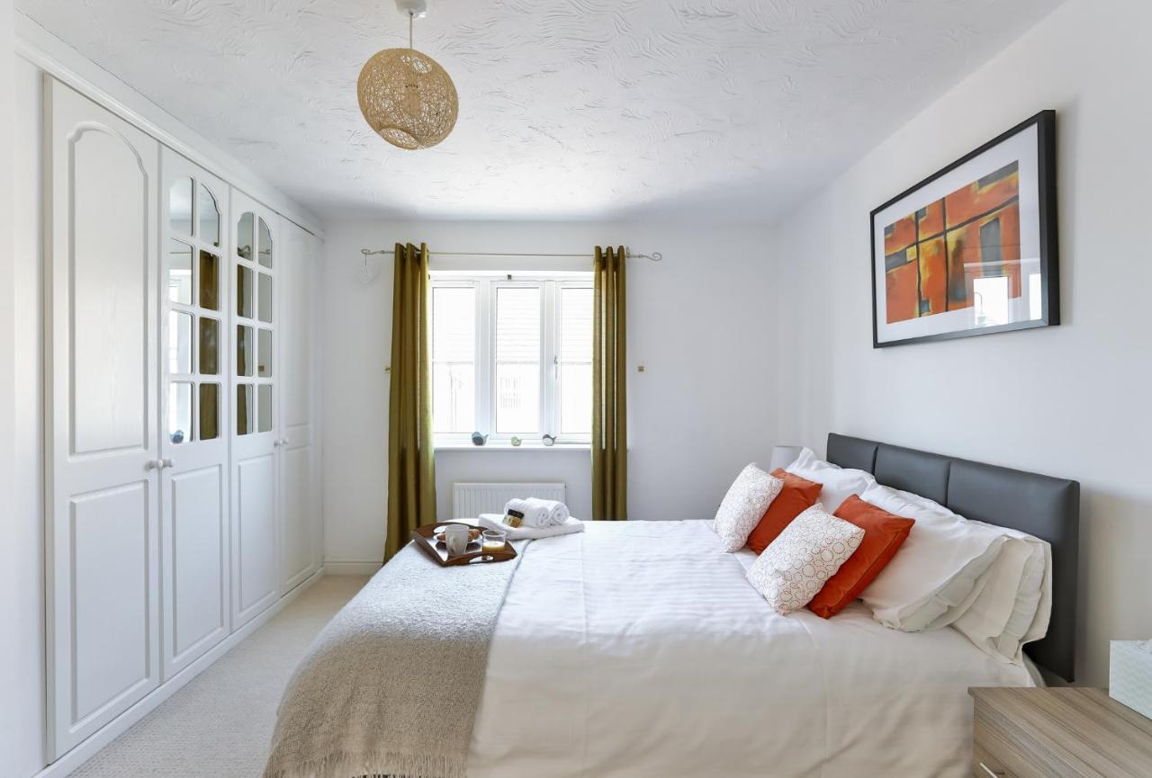 Kvm - Highclere House For Large Groups With Parking By Kvm Stays Hampton Экстерьер фото