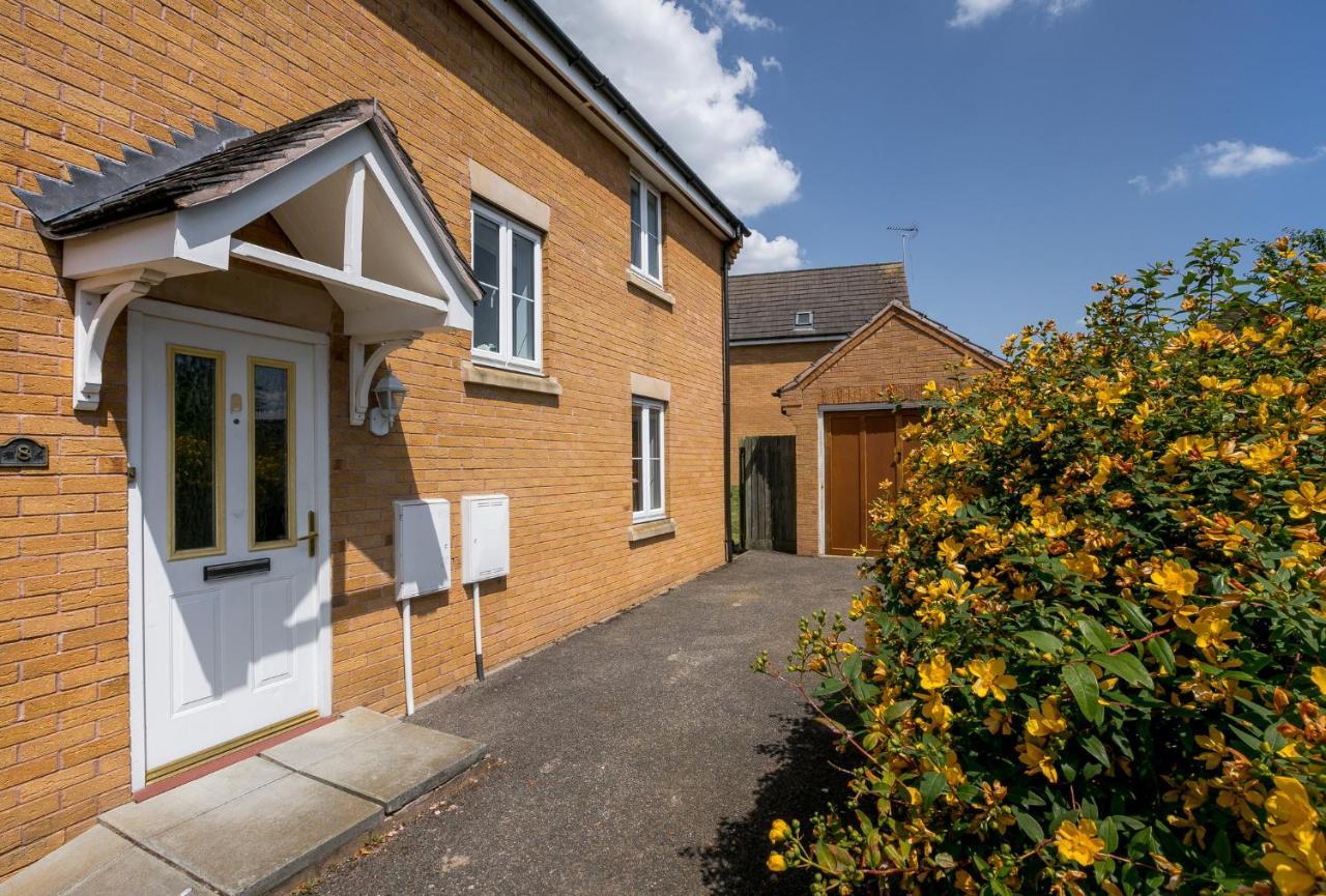 Kvm - Highclere House For Large Groups With Parking By Kvm Stays Hampton Экстерьер фото